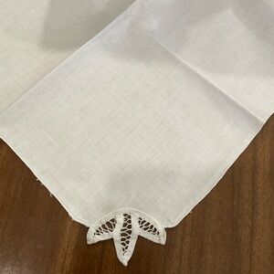 Set of 12 Battenburg lace trim edge cloth dinner napkins 16 inches square